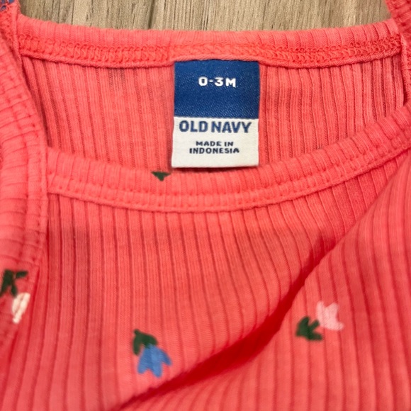 4 for $20 Old navy two piece baby outfit size 0-3 months - Picture 4 of 4